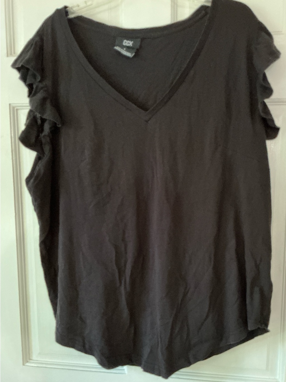 CCX (CITY CHIC)  BLACK V NECK RUFFLE TOP - L